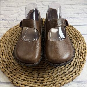 Alegria Brown Leather Strap/ Mary Jane Shoes. Size 9.